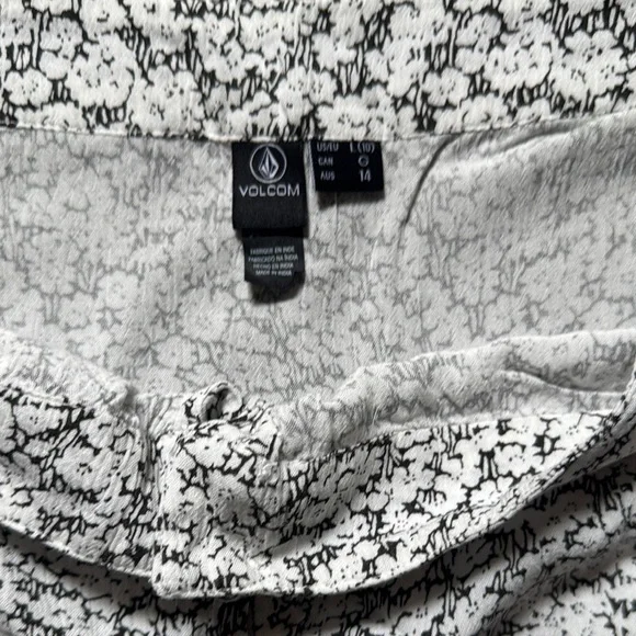 Elegant Gray Floral Skirt - Picture 2 of 3